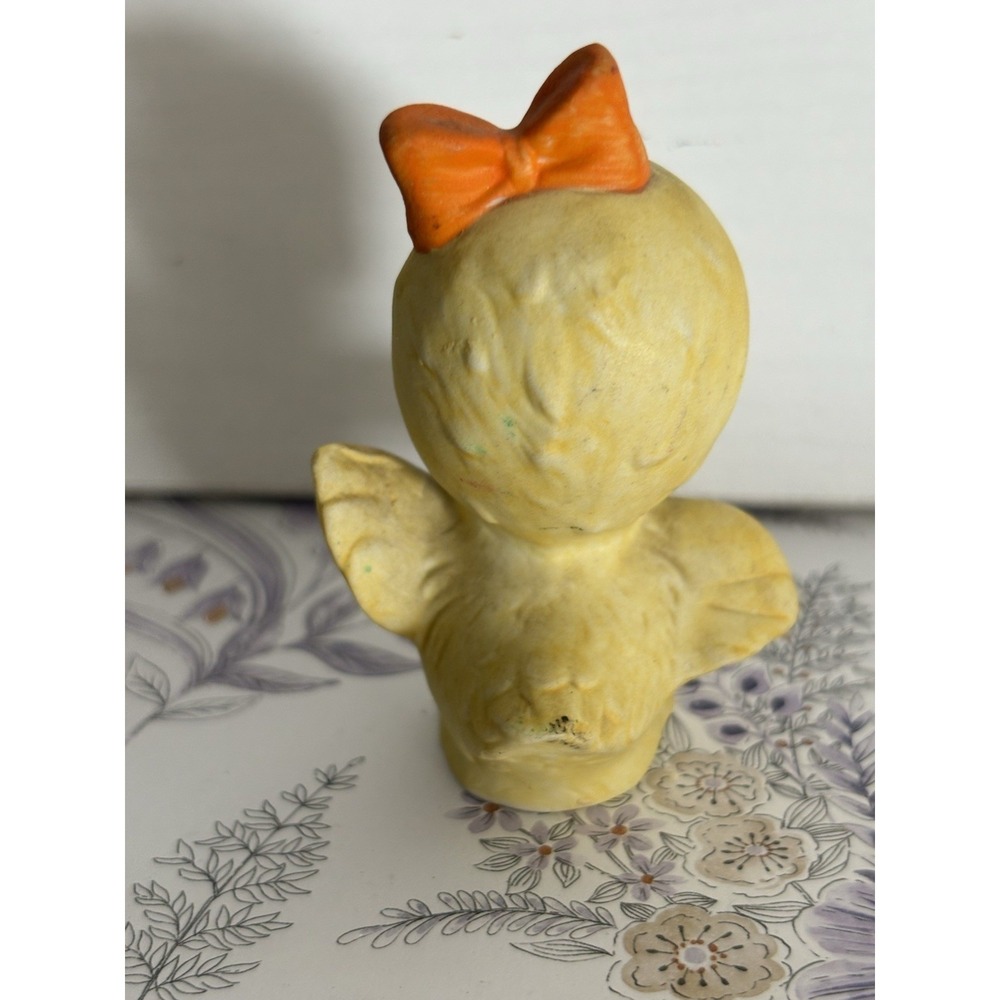 Vintage Chick Figurine Easter Baby Chick With Bow Chalkware Yellow Bird Decor - Picture 3 of 3